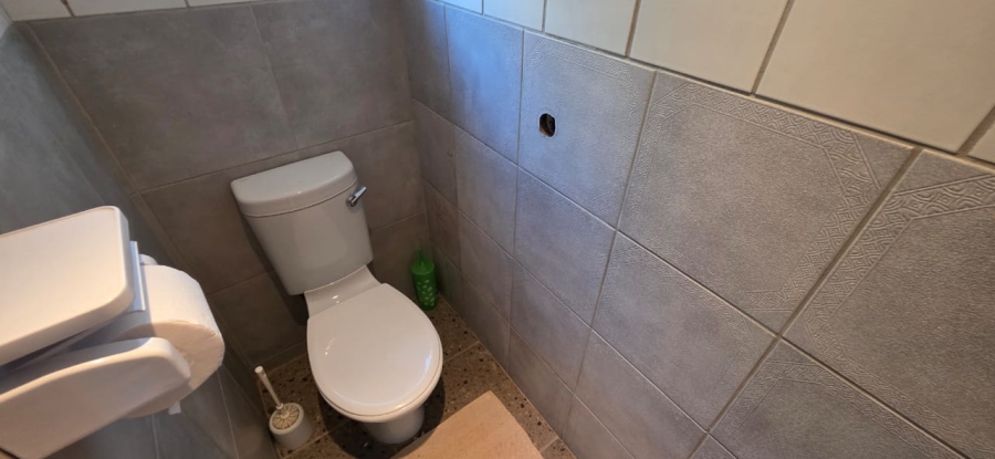 5 Bedroom Property for Sale in Wilkoppies North West